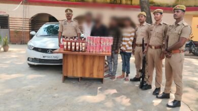 Photo of थाना नन्दगंज पुलिस ने चार पहिया कार में अवैध रुप से ले जा रहे 48 ली0 अवैध अंग्रेजी शराब बरामद करते हुए 04 नफर अभियुक्तों को किया गिरफ्तार*