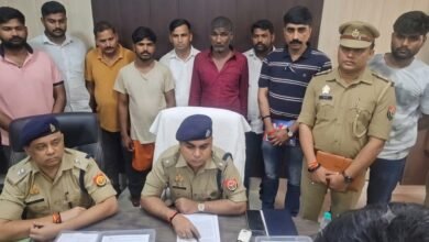 Photo of जमानियां में अवैध असलहा फैक्ट्री का पर्दाफाश, पुलिस व स्वाट टीम ने 3 बदमाशों को दबोचा; भारी मात्रा में तमंचे व उपकरण बरामद