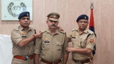 Photo of पुलिस उप निरीक्षक जितेंद्र कुमार की प्रोन्नति होने पुलिस अधीक्षक ने स्टार लगाकर उनके मंगल भविष्य कामना की*