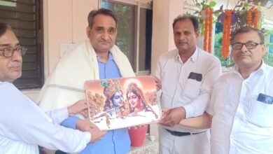 Photo of *प्रधान जिला सत्र न्यायाधीश अनुराग जी का पूर्णिया स्थानांतरण होने पर, जिला अधिवक्ता संघ भभुआ कैमूर पूर्व महासचिव मंटू पाण्डेय, गिरीश कुमार श्रीवास्तव विनोद कुमार तिवारी सहित अनेक अधिवक्ताओं ने उनके आवास पर अंग वस्त्र वस्त्रम एवं राधा कृष्ण की स्मृति चिन्ह प्रदान कर की भावभीनी बिदाई*