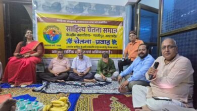 Photo of *गीतों को स्वर, स्वरों को भाव और भावों को जीवन देकर लता जी ने संगीत को बनाया अमर* **लता मंगेशकर की जयंती की पूर्व संध्यापर साहित्य चेतना समाज के तत्वावधान में चेतना प्रवाह कार्यक्रम सम्पन्न