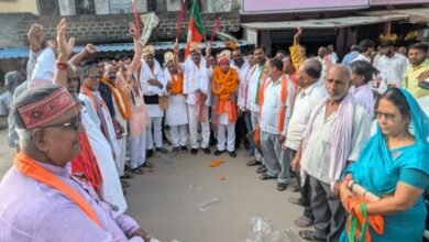 Photo of *नव निर्वाचित क्षेत्रीय उपाध्यक्ष,भानु प्रताप ,मंत्री राजेश्वर राजभर व विजय यादव के जखानिया प्रथम आगमन पर बीजेपी व्यापार प्रकोष्ठ के जिला संयोजक प्रमोद वर्मा के नेतृत्व में भव्य स्वागत**
