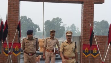 Photo of पुलिस लाइन में पुलिस अधीक्षक ने ली परेड की सलामी , किया निरीक्षण,दिया आवश्यक निर्देश**