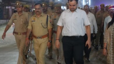 Photo of शारदीय नवरात्र त्योहार के दृष्टिगत जिलाधिकारी एवं पुलिस अधीक्षक द्वारा थाना नन्दगंज क्षेत्र में भारी पुलिस बल के साथ किया रूट मार्च तैनात सुरक्षाकर्मियों को दिए आवश्यक दिशा-निर्देश-